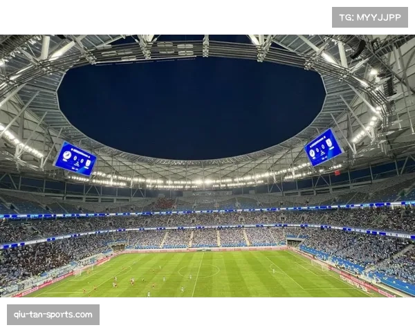 大连英博主场优势明显：梭鱼湾足球场61653人上座，氛围助推战绩